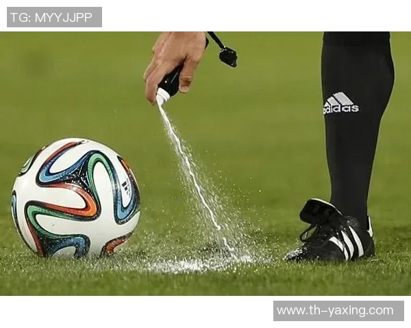 足球裁判喷雾的神奇作用与比赛公平性的保障探讨